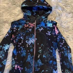 Lululemon scuba hoodie size 8